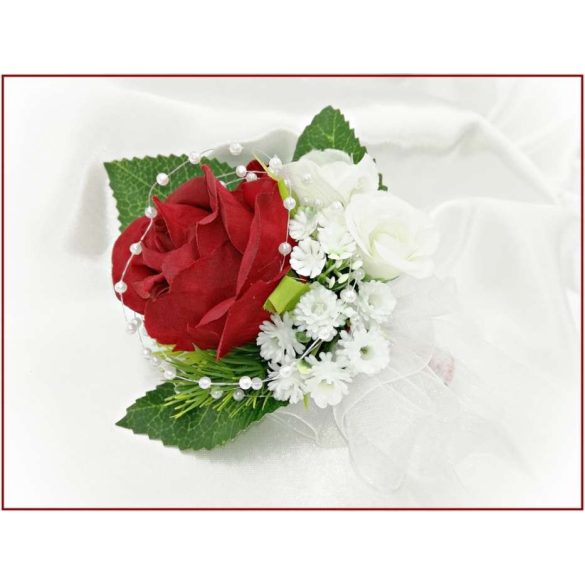 Vörös rózsa-fehér díszítéssel kitűző, bokréta 
