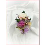 Lila-pasztell kitűző, bokréta 2 virágos 