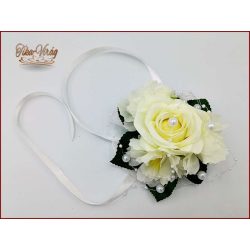 Ekrü-rózsás fehér gyöngy-díszítésű csuklódísz 