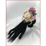 Lila-pasztell csuklódísz 2 virágos 