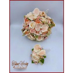 Barack-krém orchideás-rózsa örök-csokor+ kitűzővel 