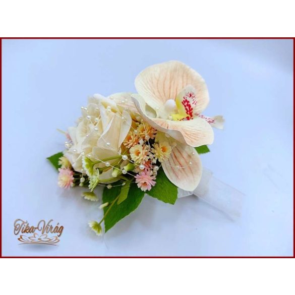 Barack-krém orchideás-rózsa örök-csokor+ kitűzővel 