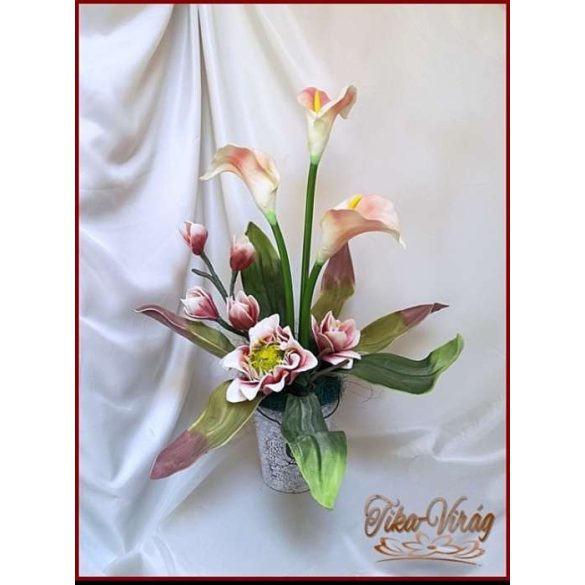 Kálás-magnóliás ikebana vödörben 