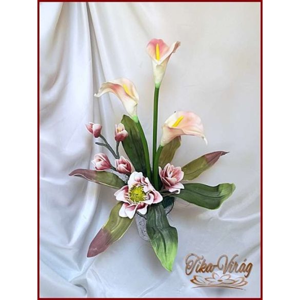 Kálás-magnóliás ikebana vödörben 