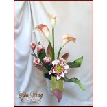 Kálás-magnóliás ikebana vödörben 