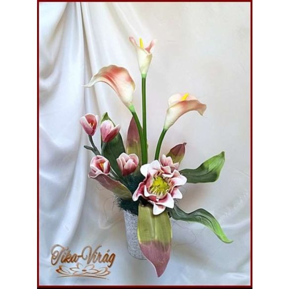 Kálás-magnóliás ikebana vödörben 