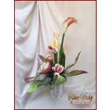 Kálás-magnóliás ikebana vödörben 