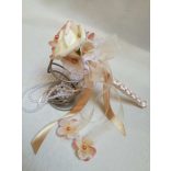 Vintage színű hamvas barack dobó, koszorúslány, vagy köszöntő örök-csokor 