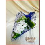 Fehér orchideás-királykék díszítésű Szülő-köszöntő Örök-csokor 