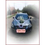 Fehér-fekete autódísz 