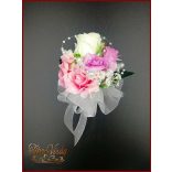 Fehér rózsa-lila-rózsaszín díszítéssel kitűző, bokréta 