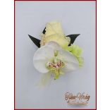 Pasztell sárga rózsás - zöldes-fehér orchideás - zöld hortenziával díszített kitűző, bokréta 