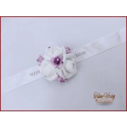Fehér rózsás- lila díszítésű csuklódísz 