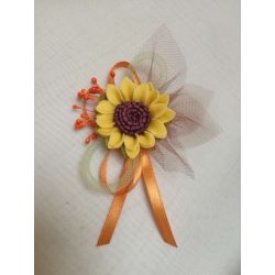 Napraforgós bokréta, kitűző narancsos szalaggal 