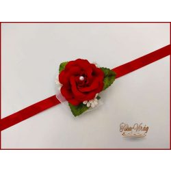 Bordó rózsa fehér díszítéssel csuklódísz 