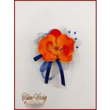 Narancssárga orchidea ezüst és párizskék díszítésű női kitűző 