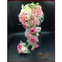   Púder-ekrü-rózsaszín örök-csokor rózsákkal, paeoniaval, liziantuszaszal és dáliával + kitűzővel  
