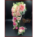 Púder-ekrü-rózsaszín örök-csokor rózsákkal, paeoniaval, liziantuszaszal és dáliával + kitűzővel  