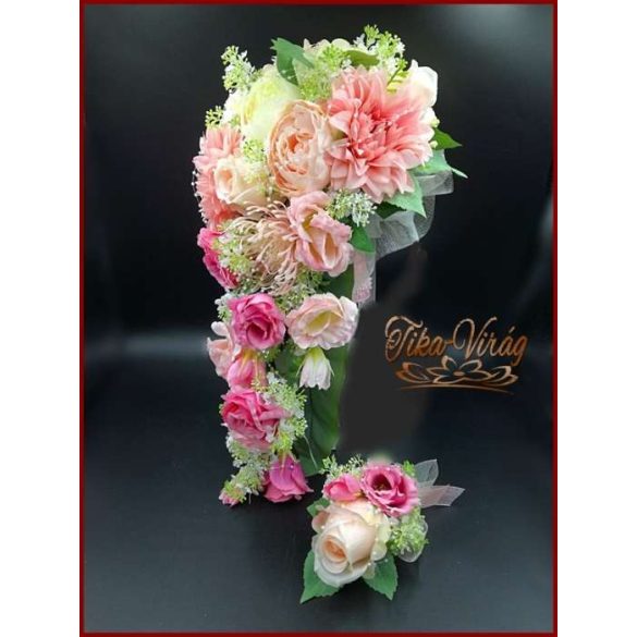 Púder-ekrü-rózsaszín örök-csokor rózsákkal, paeoniaval, liziantuszaszal és dáliával + kitűzővel  