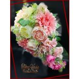 Púder-ekrü-rózsaszín örök-csokor rózsákkal, paeoniaval, liziantuszaszal és dáliával + kitűzővel  