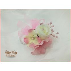   Rózsaszín-fehér rózsás-hortenziás csuklódísz gyöngysoron 