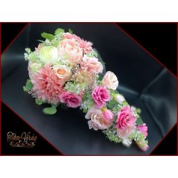   Púder-ekrü-rózsaszín örök-csokor rózsákkal, paeoniaval, liziantuszaszal és dáliával 