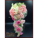 Púder-ekrü-rózsaszín örök-csokor rózsákkal, paeoniaval, liziantuszaszal és dáliával 