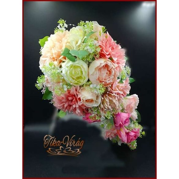 Púder-ekrü-rózsaszín örök-csokor rózsákkal, paeoniaval, liziantuszaszal és dáliával 