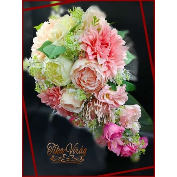 Púder-ekrü-rózsaszín örök-csokor rózsákkal, paeoniaval, liziantuszaszal és dáliával 