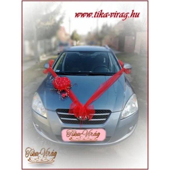 Szív-alakú, különleges formájú autódísz piros rózsákból  