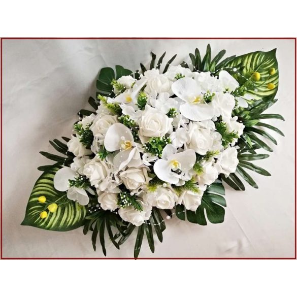 Fehér orchideás-rózsás asztaldísz 