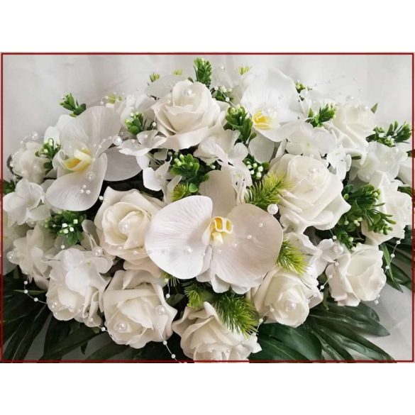 Fehér orchideás-rózsás asztaldísz 