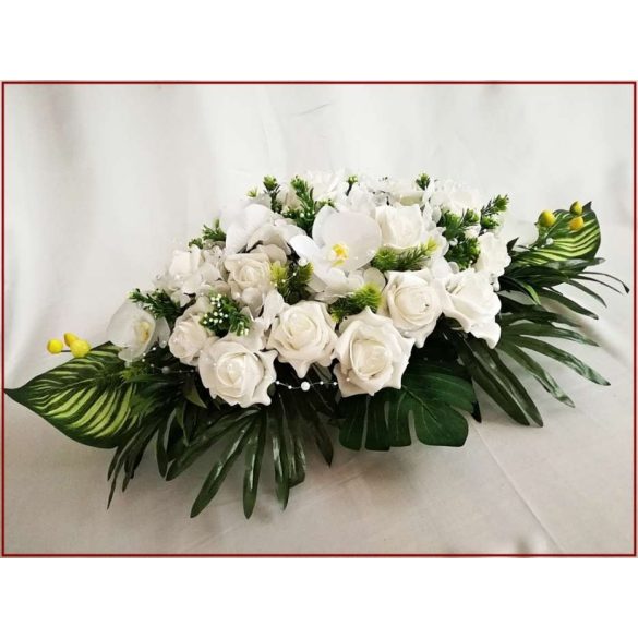 Fehér orchideás-rózsás asztaldísz 