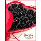 Piros ablakos szív dobozba rejtett 18 szál fekete szappanrózsát 