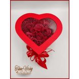 Piros ablakos szív dobozba rejtett 19 szál piros szappanrózsával – Romantikus ajándék 