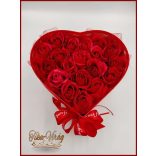Piros ablakos szív dobozba rejtett 19 szál piros szappanrózsával – Romantikus ajándék 