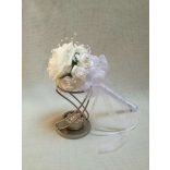 Fehér dobó, koszorúslány vagy köszöntő örök-csokor 