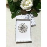 Brosstű Díszdobozban Virág 