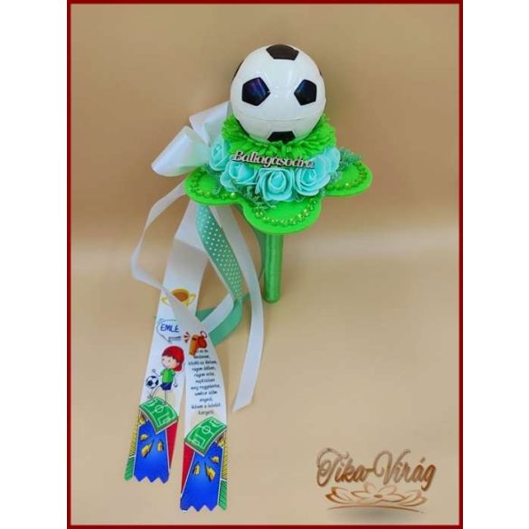 Ovis ballagási örök csokor fiúknak – zöld focilabdás egyedi ajándék