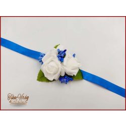 Fehér rózsás- királykék díszítésű csuklódísz 