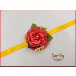 Korall rózsa-sárga díszítéssel 