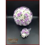 25 SZÁLAS FEHÉR RÓZSÁS-LILA RÓZSÁVAL DÍSZÍTETT ÖRÖK-CSOKOR+kitűzővel 