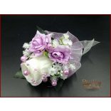 25 SZÁLAS FEHÉR RÓZSÁS-LILA RÓZSÁVAL DÍSZÍTETT ÖRÖK-CSOKOR+kitűzővel 