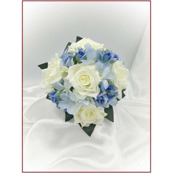 Tört-fehér rózsás-kék díszítésű örök-csokor 