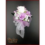 Fehér rózsás-lila rózsával díszített kitűző, bokréta 