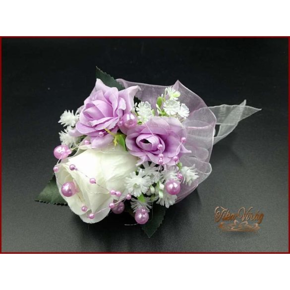 Fehér rózsás-lila rózsával díszített kitűző, bokréta 