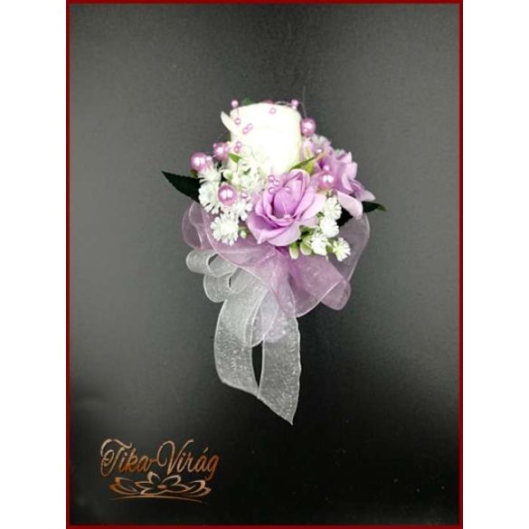 Fehér rózsás-lila rózsával díszített kitűző, bokréta 