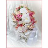 Korall-fehér orchideás örök-csokor kitűzővel 