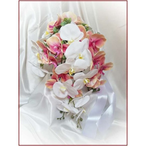 Korall-fehér orchideás örök-csokor kitűzővel 