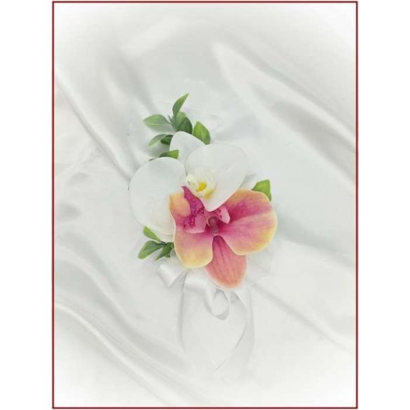 Korall-fehér orchideás örök-csokor kitűzővel 